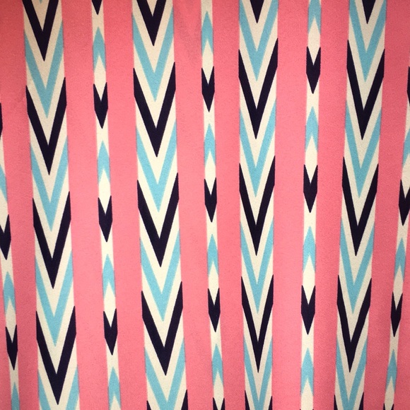 Chevron Top with Bow Accent - Picture 3 of 3